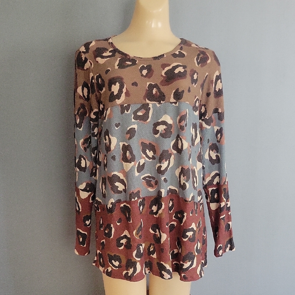 Tan Long Sleeve Blouse with Gradient Leopard Print